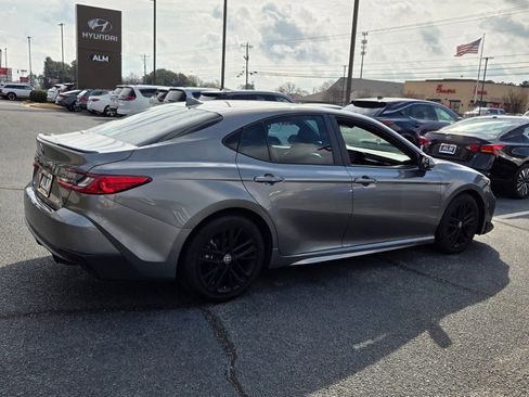 Used 2025 Toyota Camry SE image 14