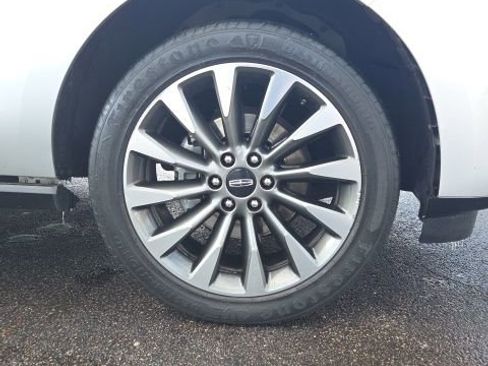 Used 2019 Lincoln Navigator L Select image 2