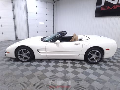 Used 2001 Chevrolet Corvette Coupe w/ Preferred Equipment Group2 RWD image 3
