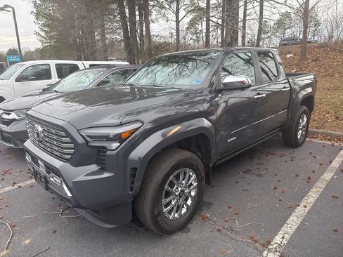 Used 2025 Toyota Tacoma Limited image 5