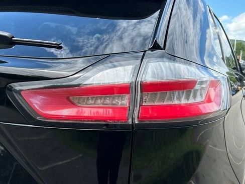 Used 2019 Ford Edge Titanium w/ Equipment Group 301A AWD/4WD image 10