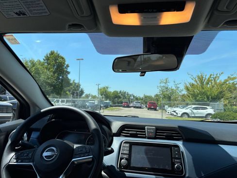 Used 2025 Nissan Versa SV FWD image 27