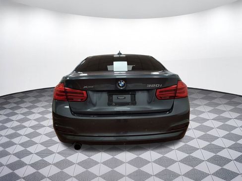 Used 2017 BMW 320i xDrive Sedan image 9