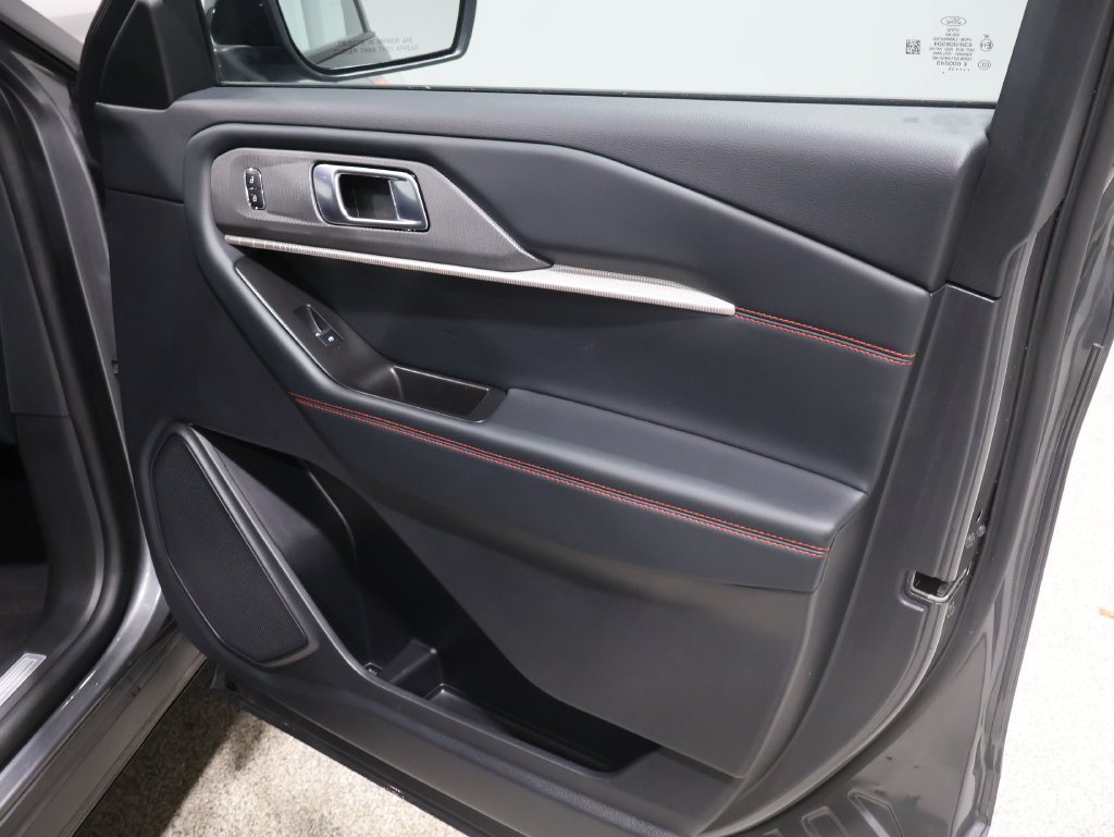 Used 2025 Ford Explorer ST-Line AWD/4WD image 25