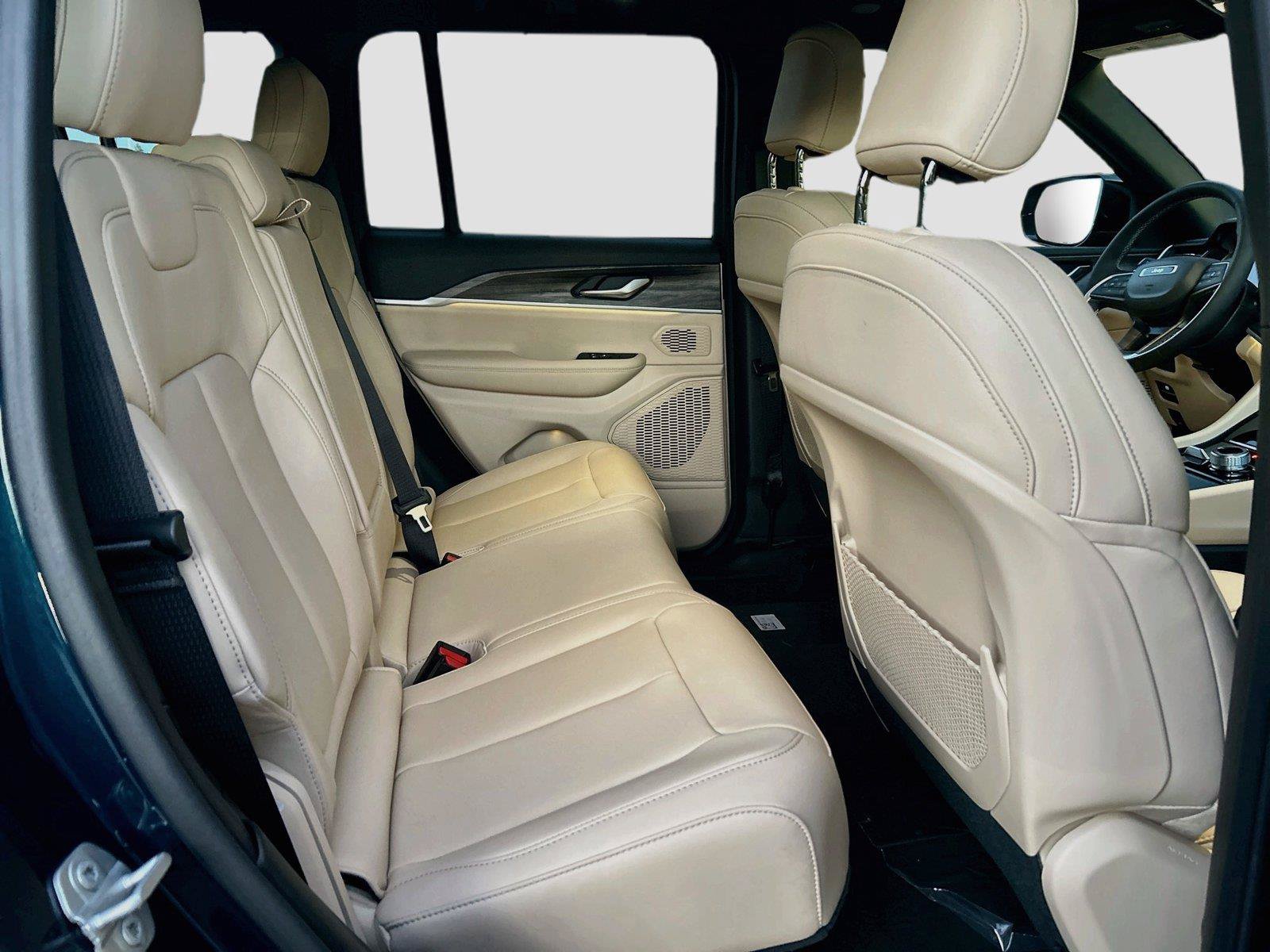 New 2027 Jeep Grand Cherokee Limited AWD/4WD image 23