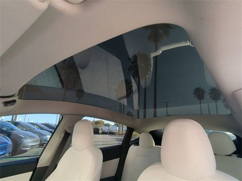 Used 2022 Tesla Model Y Performance image 23