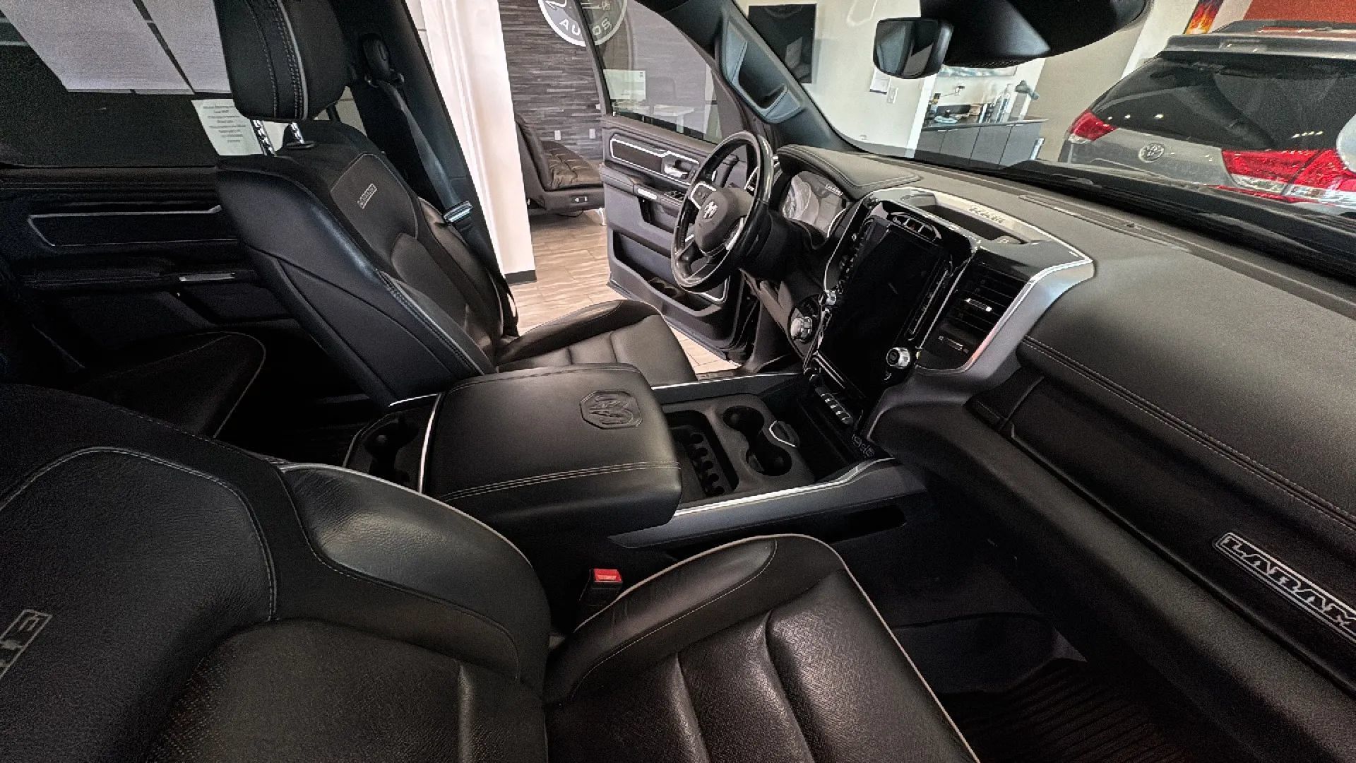 Used 2021 RAM 1500 Laramie AWD/4WD image 34