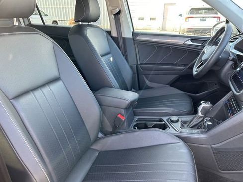 Certified 2024 Volkswagen Tiguan SE image 34