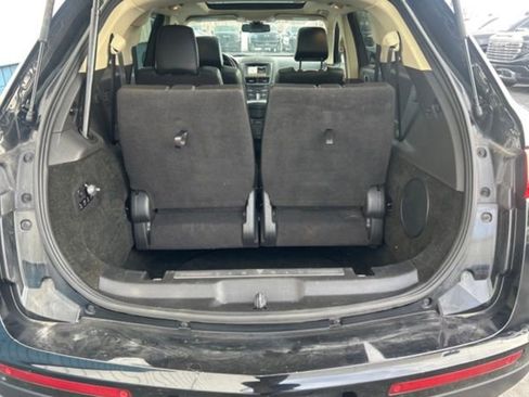 Used 2018 Lincoln MKT AWD image 4