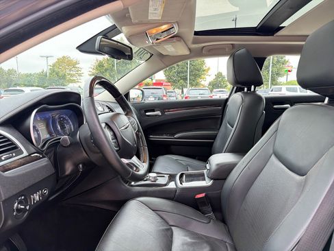Used 2017 Chrysler 300 C w/ Light Group AWD/4WD image 14