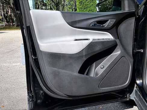 Used 2018 Chevrolet Equinox LT image 24