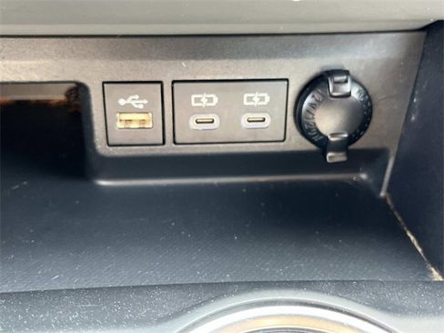 Used 2023 Toyota Highlander LE image 34