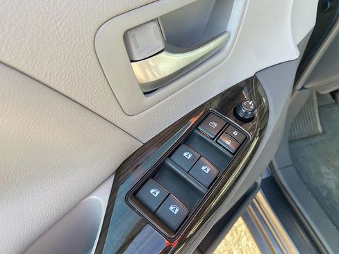 Used 2017 Toyota Sienna XLE Premium w/ Protection Package image 10