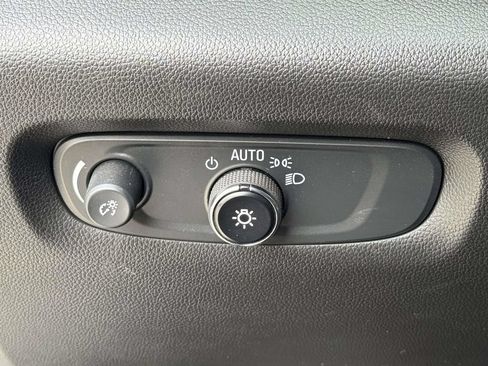 Used 2023 Chevrolet Traverse RS AWD/4WD image 19