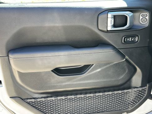 Used 2023 Jeep Wrangler Unlimited Sahara image 10