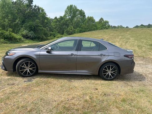 Used 2024 Toyota Camry SE w/ Cold Weather Package FWD image 5