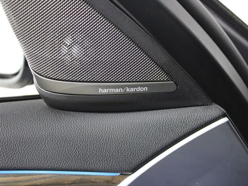 Used 2023 BMW 530e w/ M Sport Package image 10