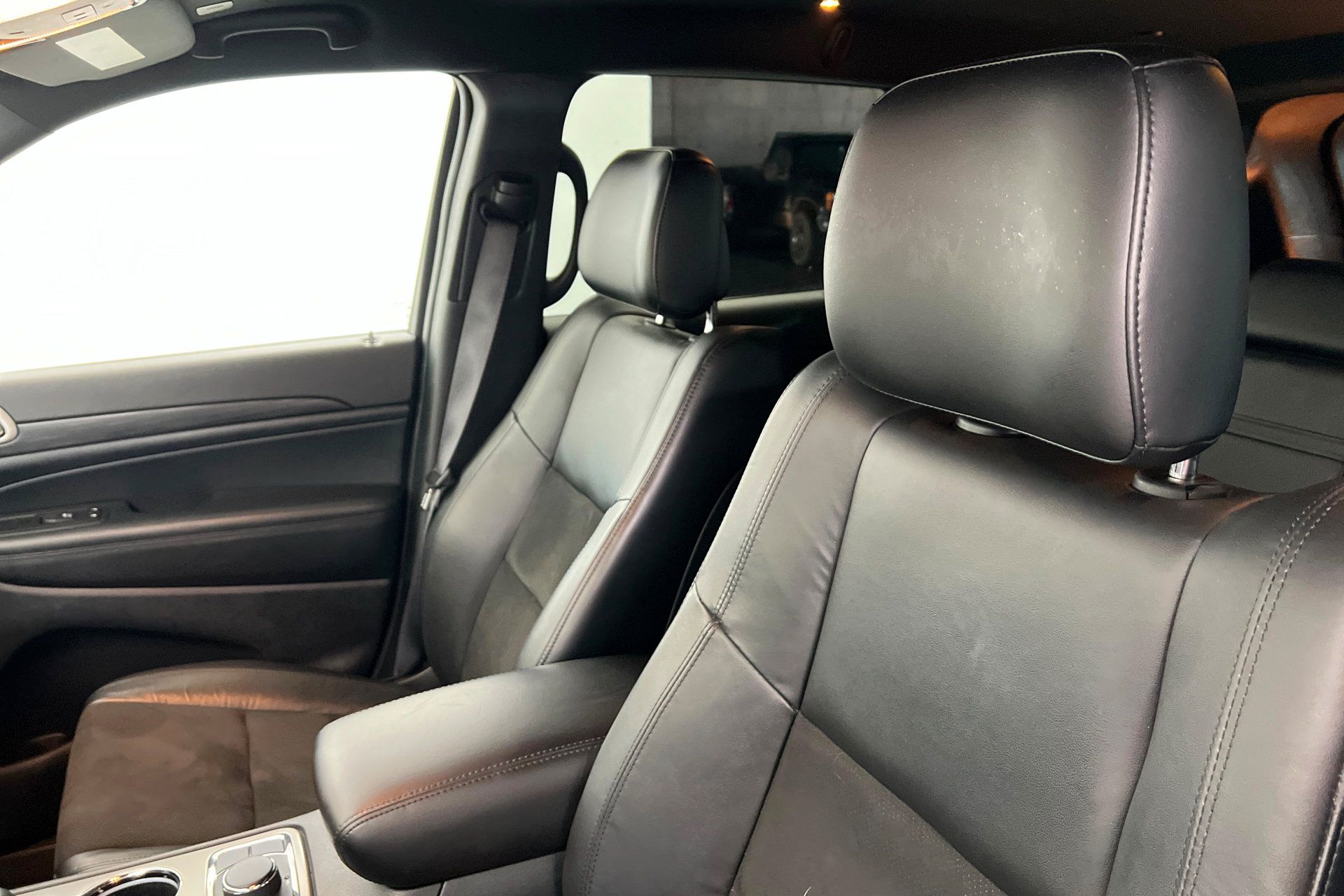 Certified 2022 Jeep Grand Cherokee Laredo X AWD/4WD image 16