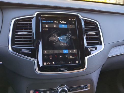 Used 2025 Volvo XC90 B6 Ultra w/ Protection Package Premier image 25