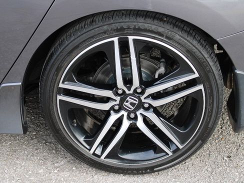 Used 2017 Honda Accord Sport image 10