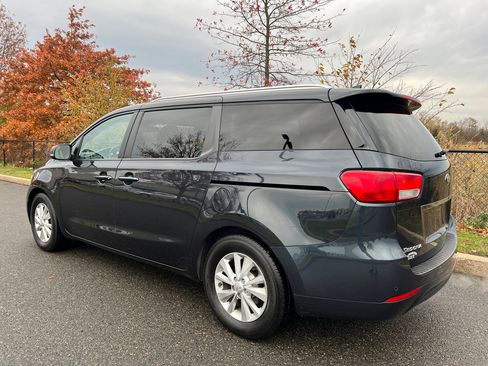 Used 2016 Kia Sedona LX w/ LX Convenience Package image 4