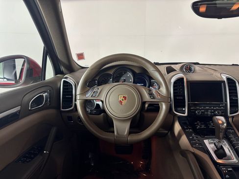 Used 2014 Porsche Cayenne Diesel AWD/4WD image 16
