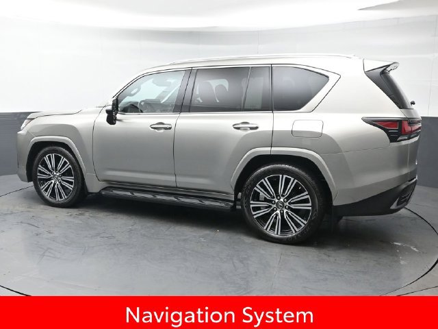 Used 2023 Lexus LX 600 4WD w/ Luxury Package image 4