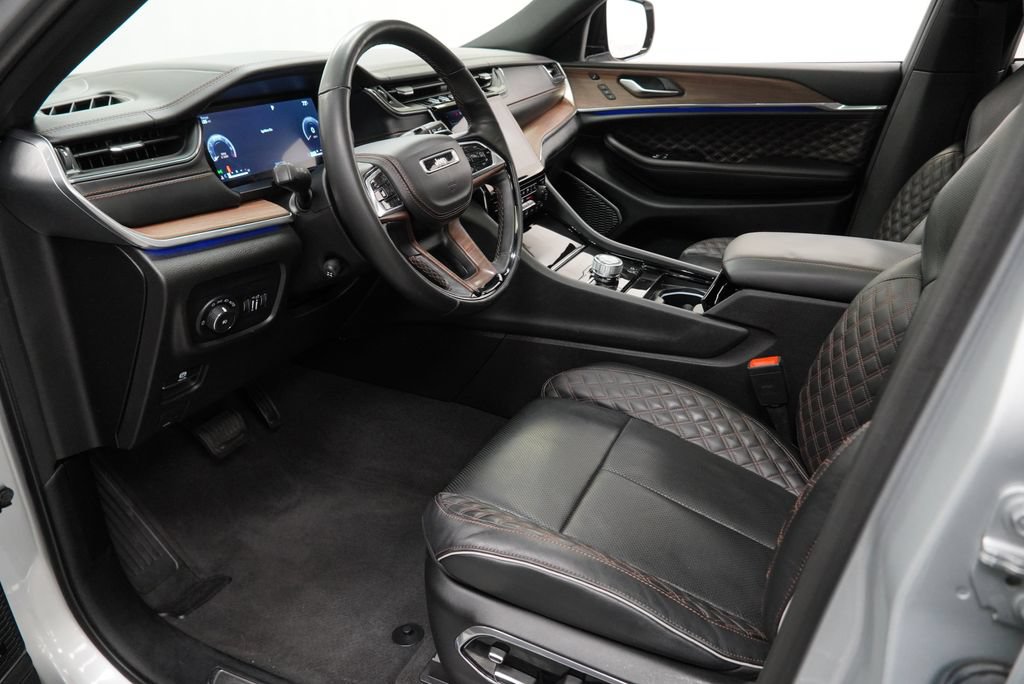 Used 2021 Jeep Grand Cherokee L Summit w/ Luxury Tech Group V AWD/4WD image 13