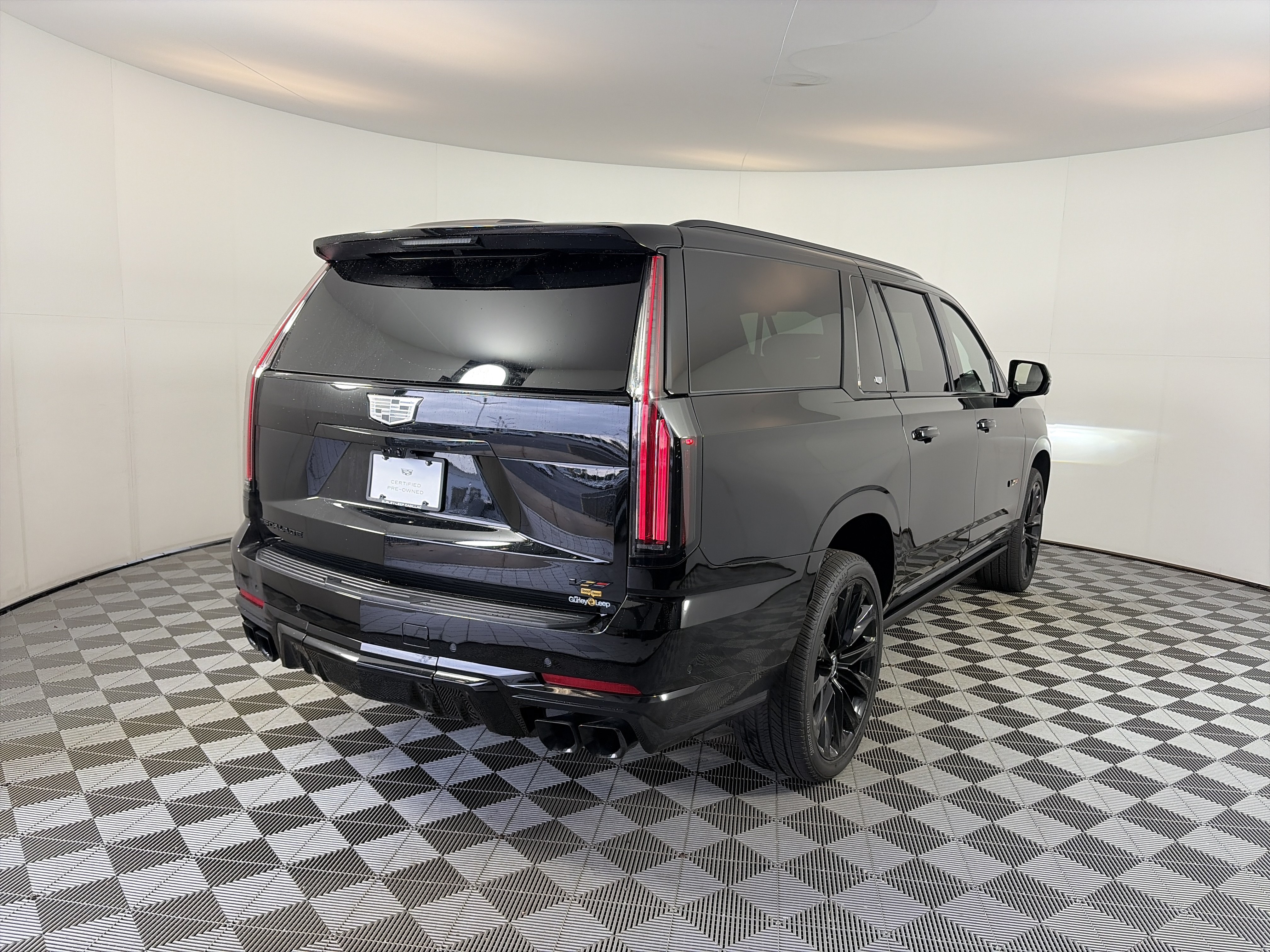 Used 2026 Cadillac Escalade ESV V w/ LPO, ONYX Package AWD/4WD image 11