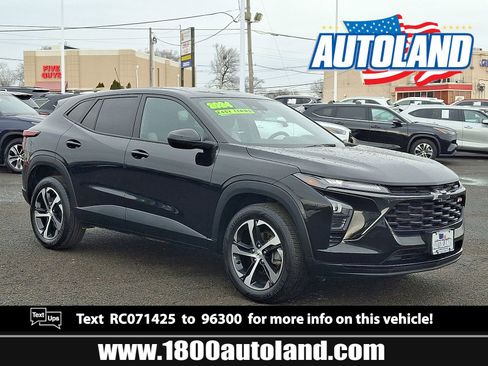 Used 2024 Chevrolet Trax RS image 1