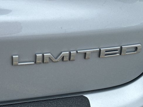 Used 2025 Jeep Compass Limited AWD/4WD image 8