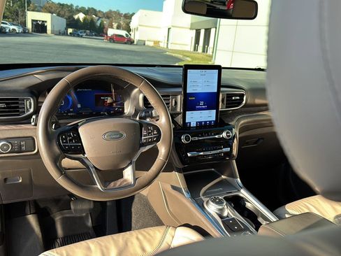 Used 2021 Ford Explorer Platinum w/ Equipment Group 601A image 16