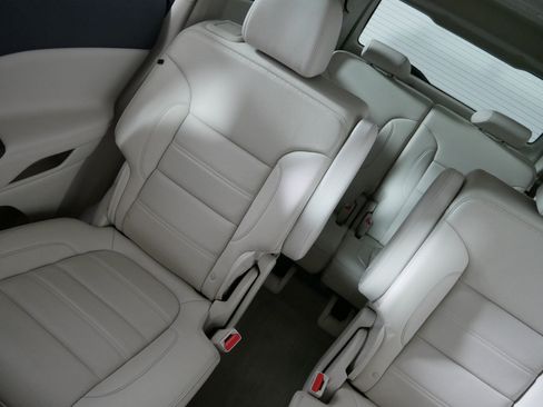 Used 2022 GMC Acadia Denali w/ Denali Ultimate Package FWD image 12