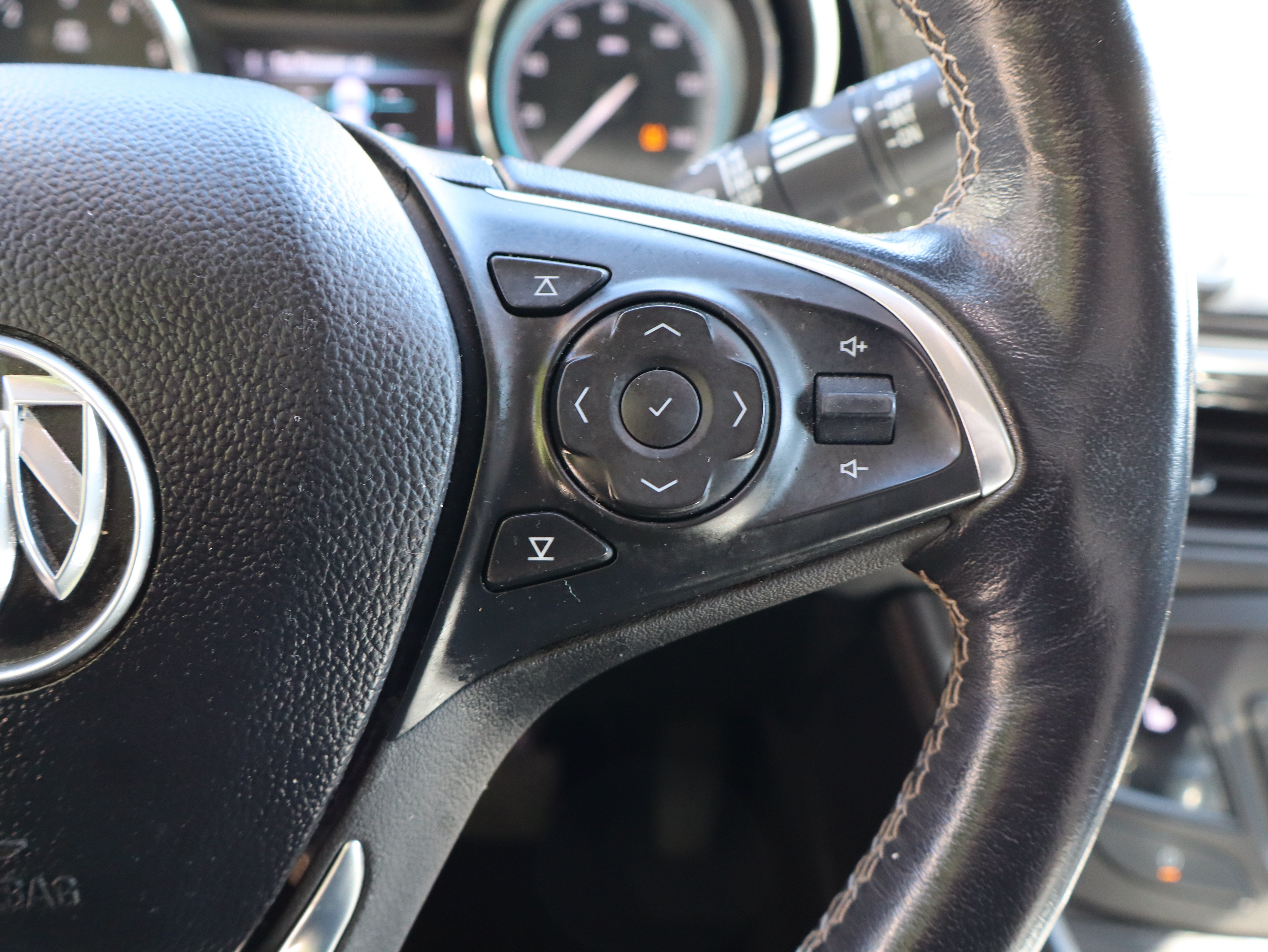 Used 2018 Buick Envision Essence FWD image 26