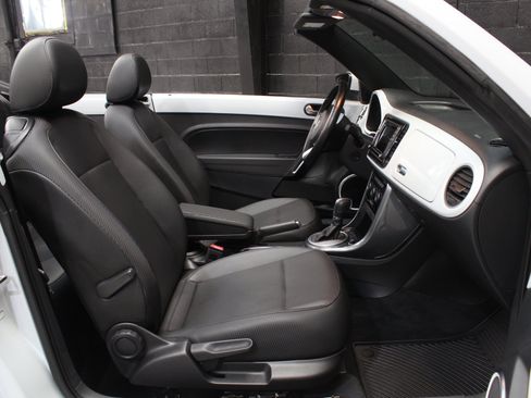 Used 2018 Volkswagen Beetle 2.0T SE FWD image 42
