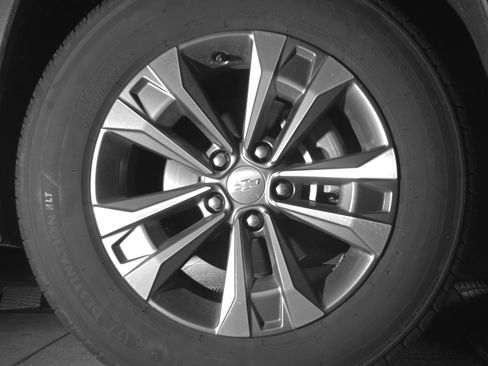 Used 2025 Chevrolet Equinox LT FWD image 13
