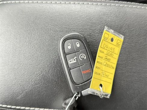 Used 2020 Jeep Cherokee Limited image 15