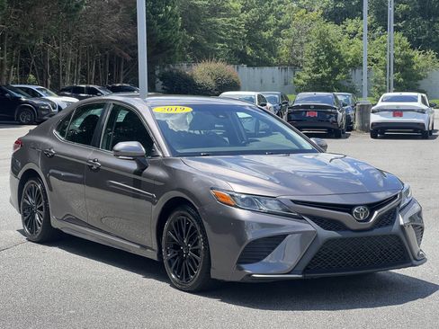 Used 2019 Toyota Camry SE w/ Convenience Package FWD image 26