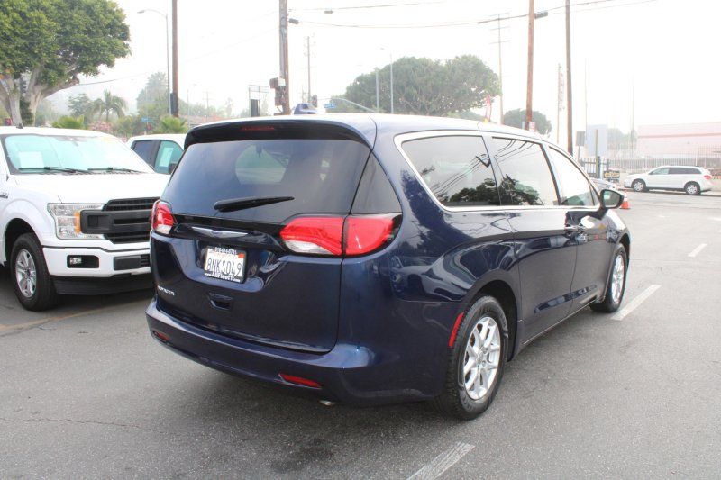 Used 2020 Chrysler Voyager LX FWD image 6