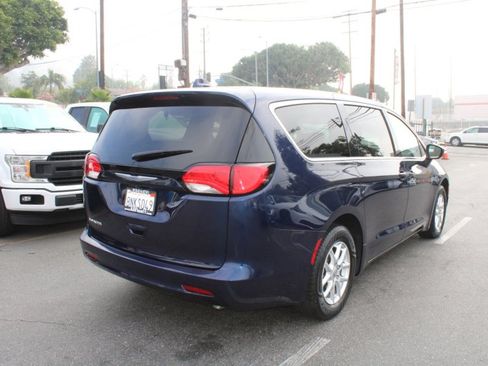 Used 2020 Chrysler Voyager LX FWD image 6