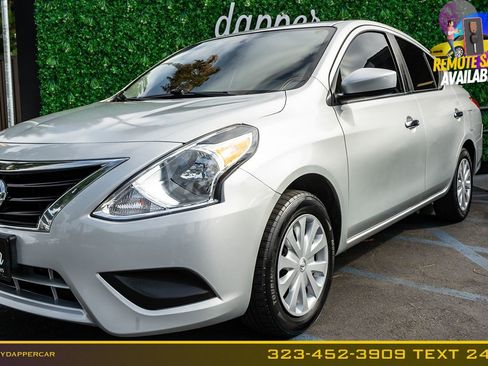 Used 2018 Nissan Versa SV FWD image 2