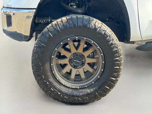 Used 2019 Toyota Tundra Limited w/ Limited Premium Package AWD/4WD image 33