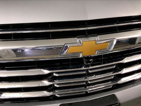 Used 2025 Chevrolet Tahoe Premier AWD/4WD image 29
