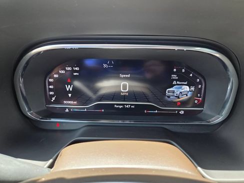 Used 2024 GMC Yukon XL SLT w/ SLT Luxury Package AWD/4WD image 32