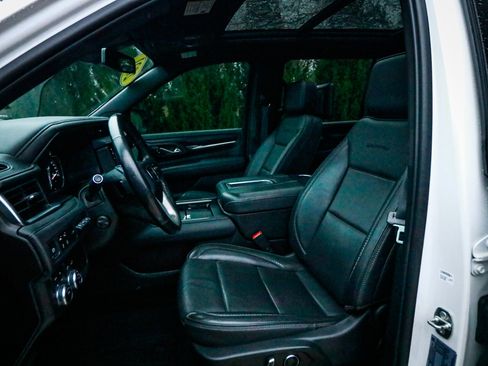 Used 2021 GMC Yukon XL Denali image 16
