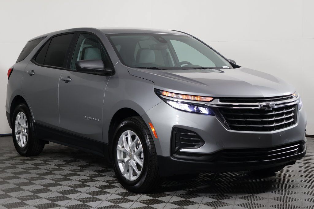 Used 2023 Chevrolet Equinox LS FWD image 3