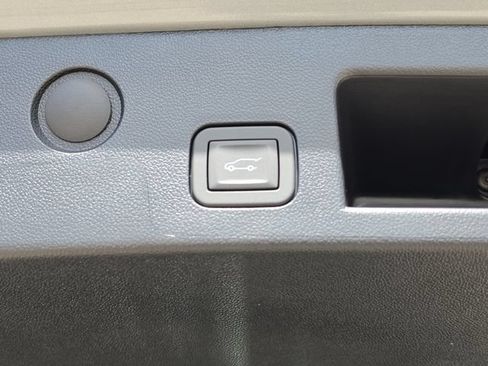 New 2026 Chevrolet Equinox RS w/ Convenience Package III FWD image 8