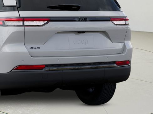 New 2025 Jeep Grand Cherokee Altitude image 13