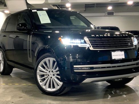 Used 2024 Land Rover Range Rover SE image 2