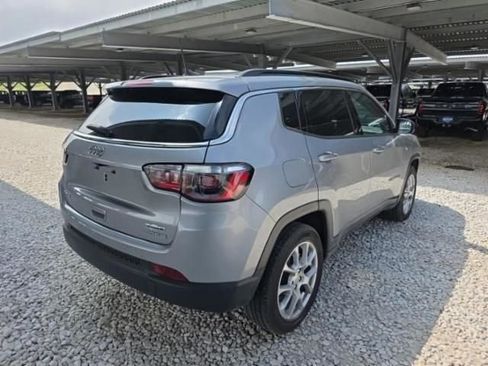 Used 2023 Jeep Compass Latitude image 4